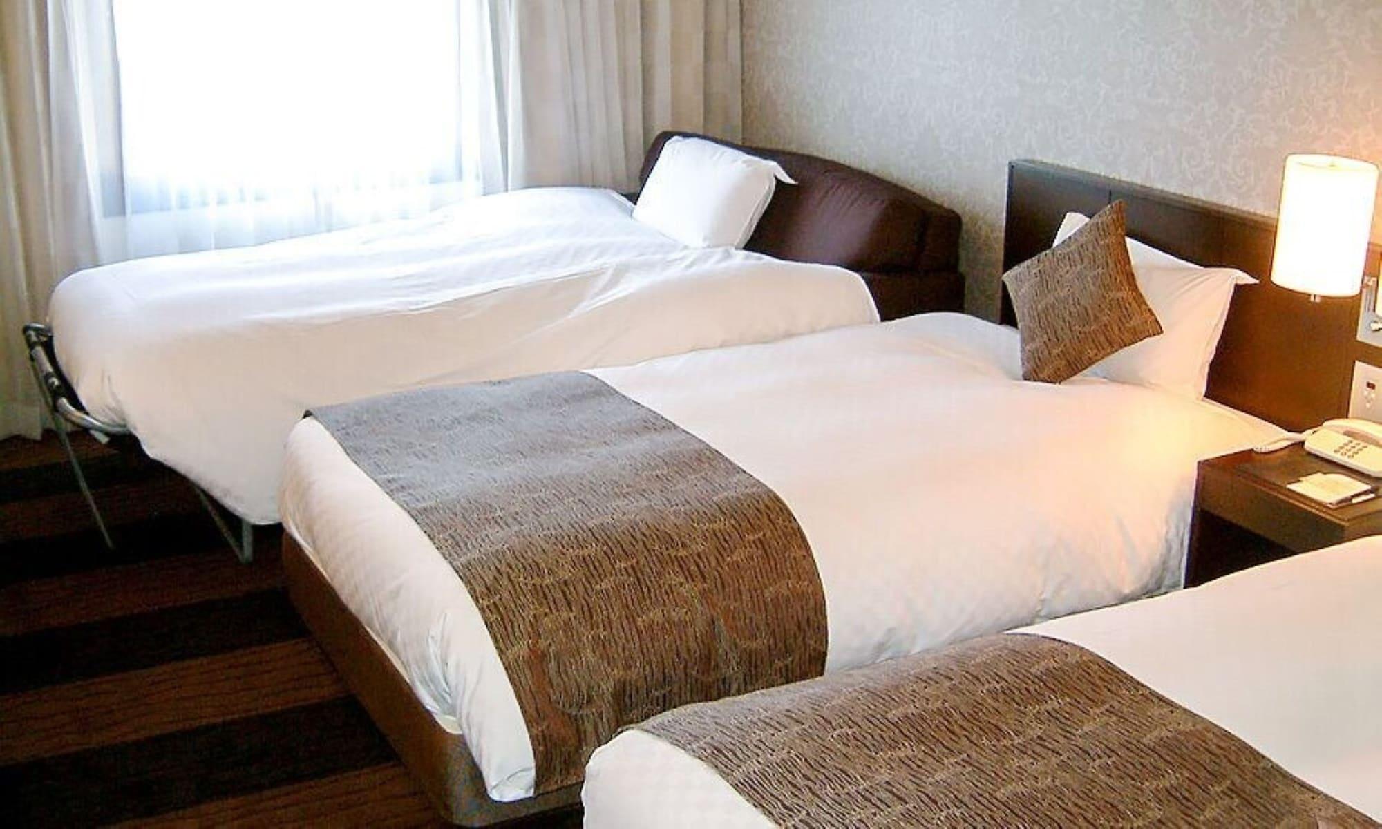 Hotel Granvia Wakayama Exteriör bild Beds with bed runners