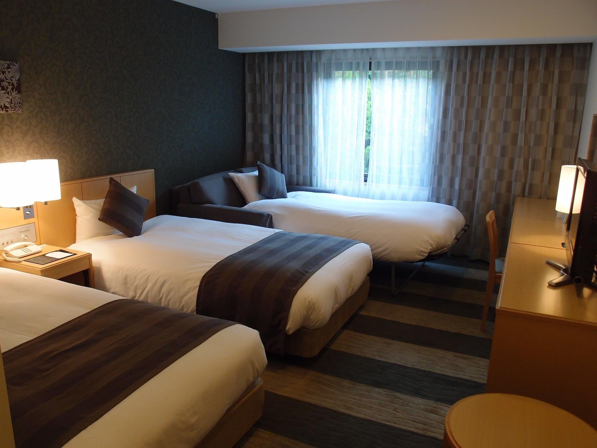 Hotel Granvia Wakayama Exteriör bild A typical room at the hotel