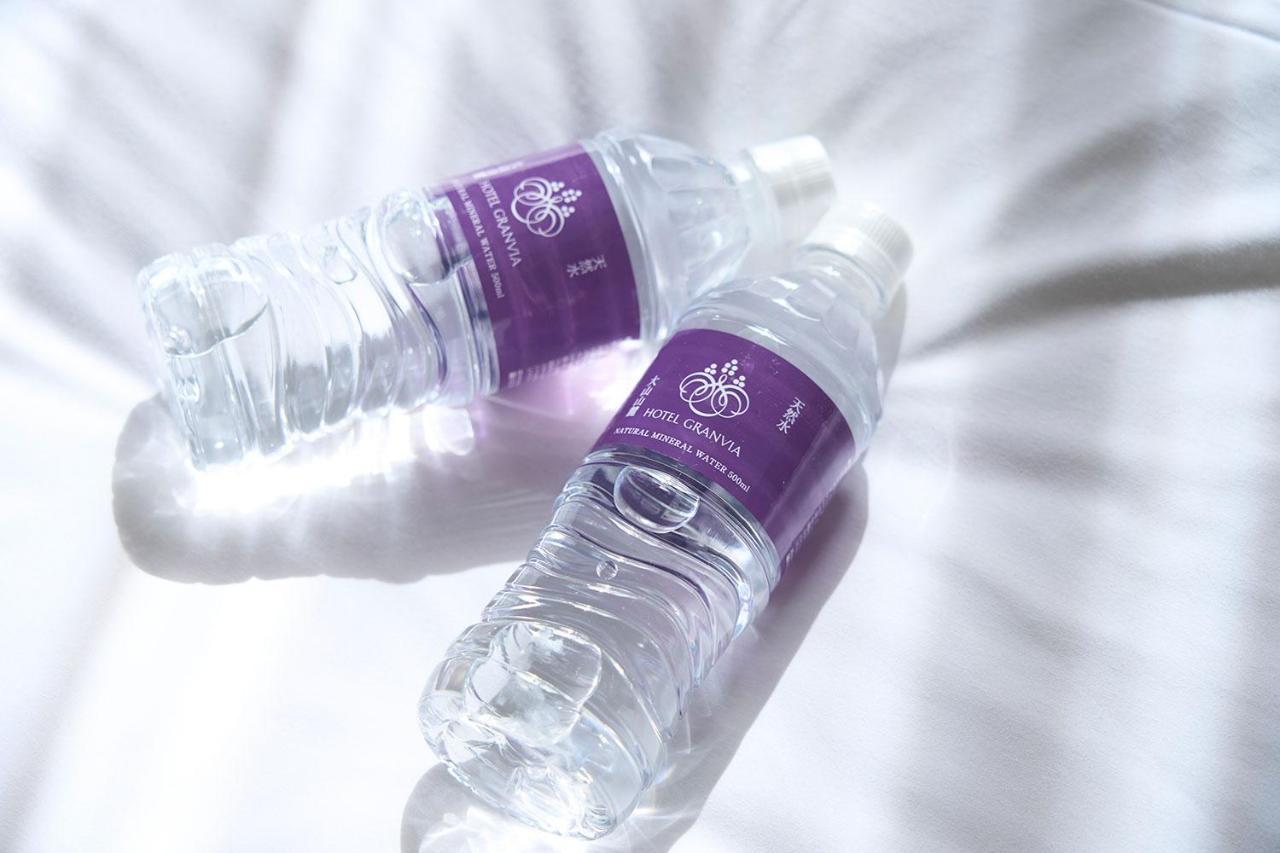 Hotel Granvia Wakayama Exteriör bild Bottled water