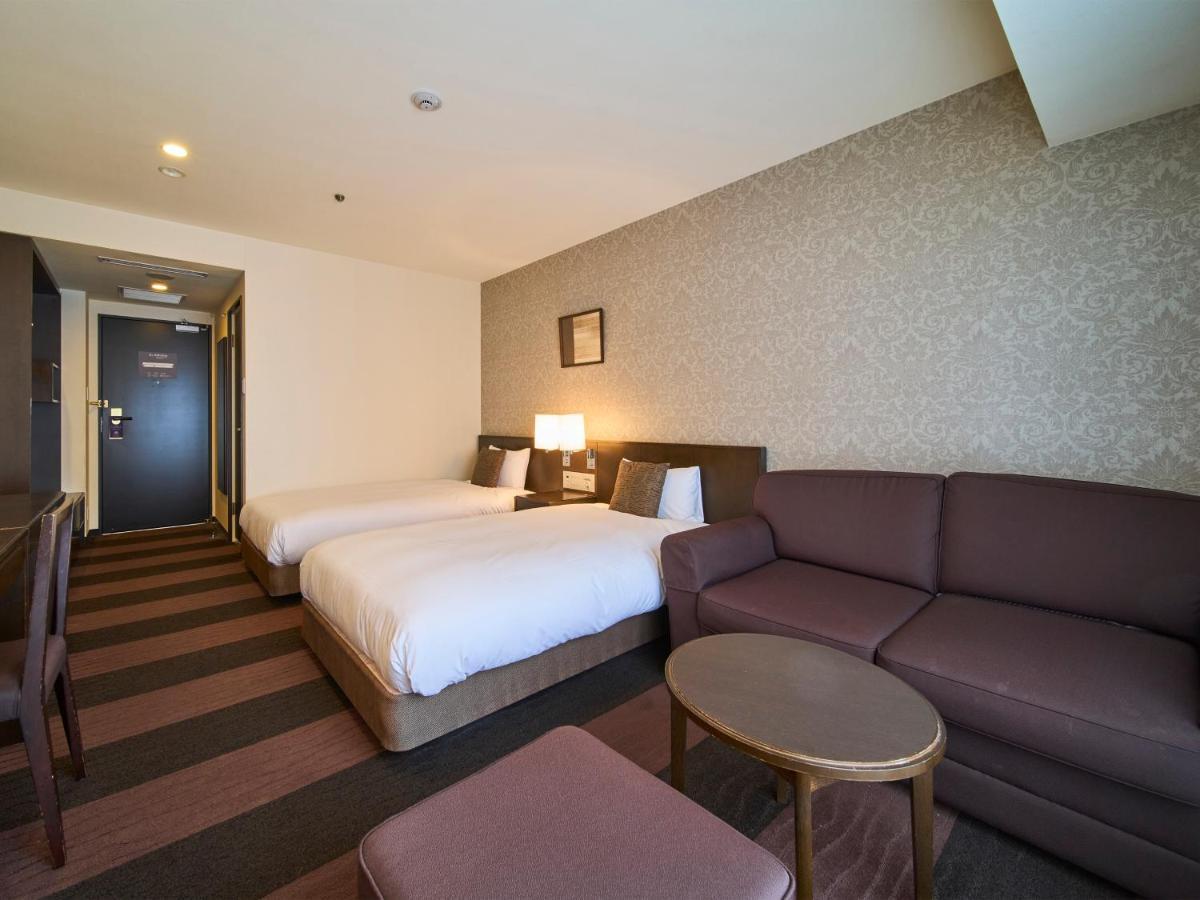 Hotel Granvia Wakayama Exteriör bild A room at the hotel
