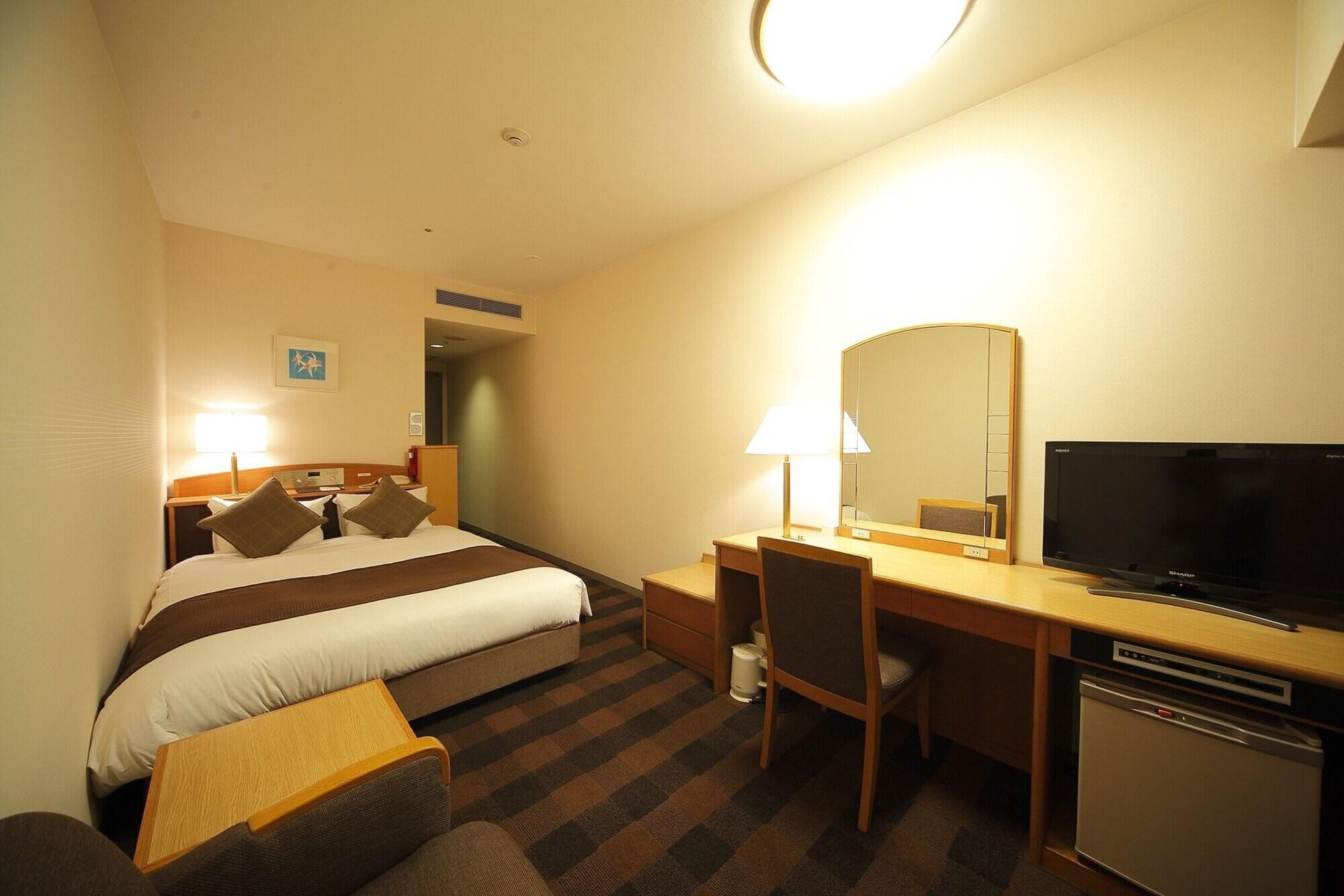 Hotel Granvia Wakayama Exteriör bild A room at the hotel