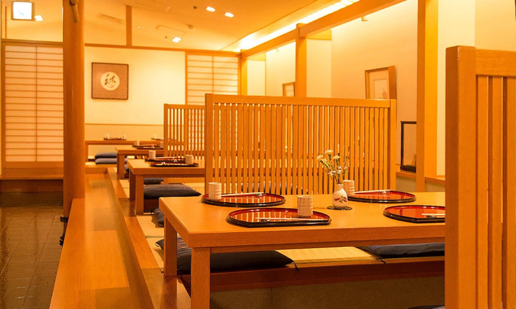 Hotel Granvia Wakayama Exteriör bild A traditional Japanese restaurant