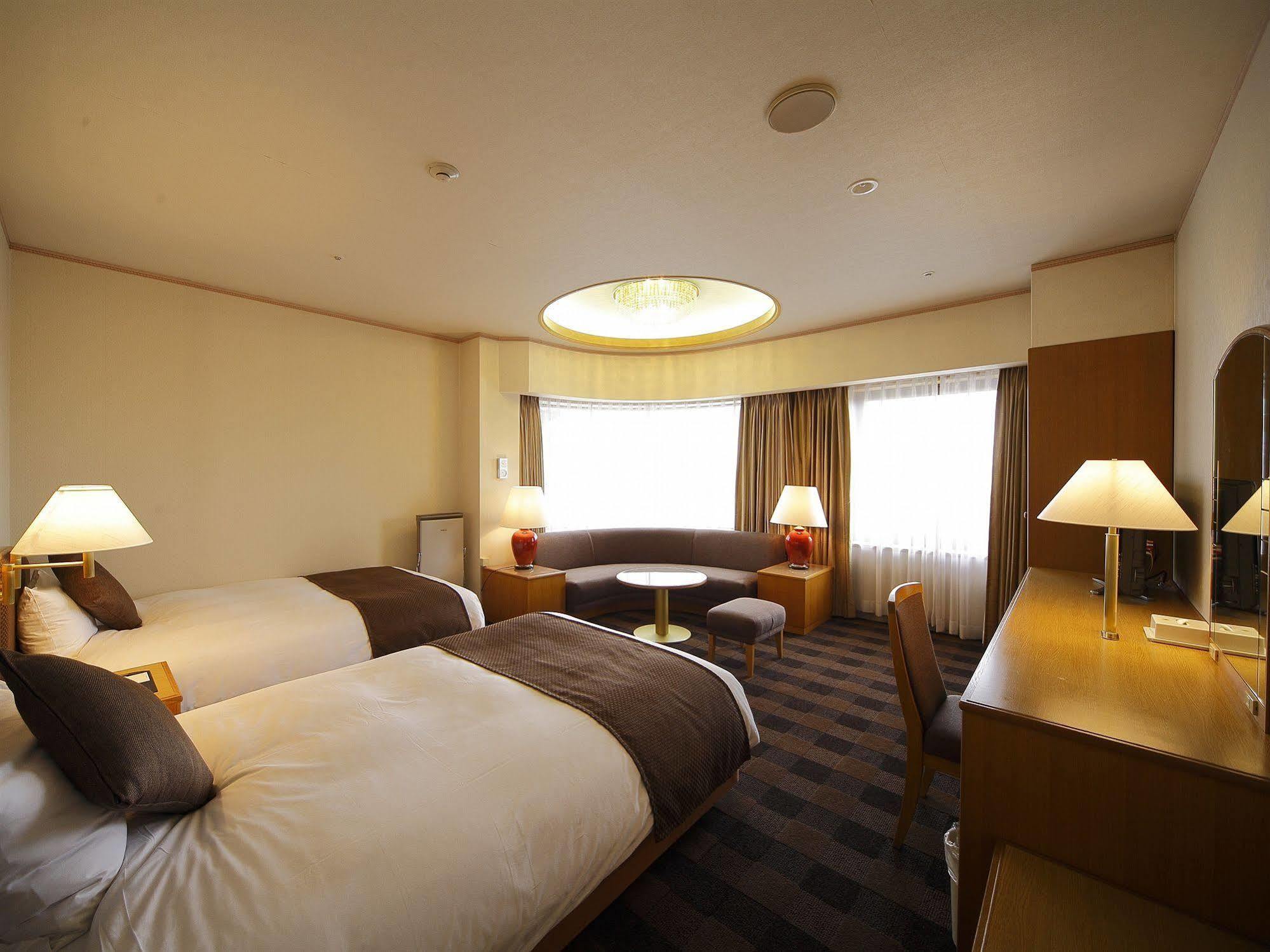 Hotel Granvia Wakayama Exteriör bild A room at the hotel