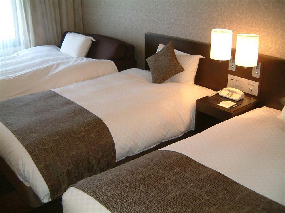 Hotel Granvia Wakayama Exteriör bild A room at the hotel
